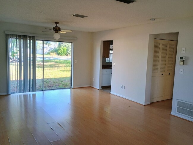 Photo - 2 bed 2 bath house for rent