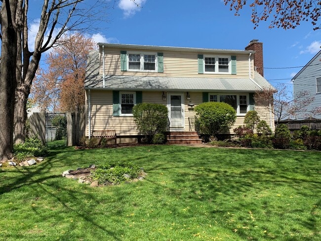 Building Photo - 25 Westview Ave Unit 2