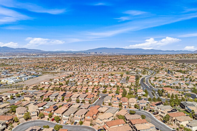 Photo - 2848 Trossachs St