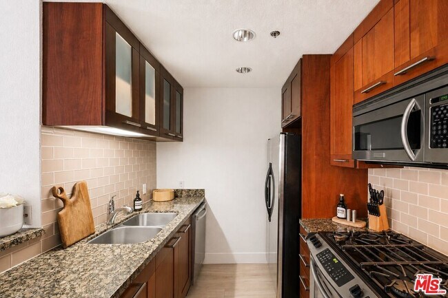 Photo - 585 N Rossmore Ave Unit 506