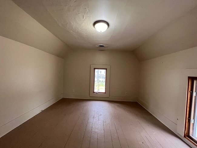 Photo - 167 E Seventeenth St Unit B