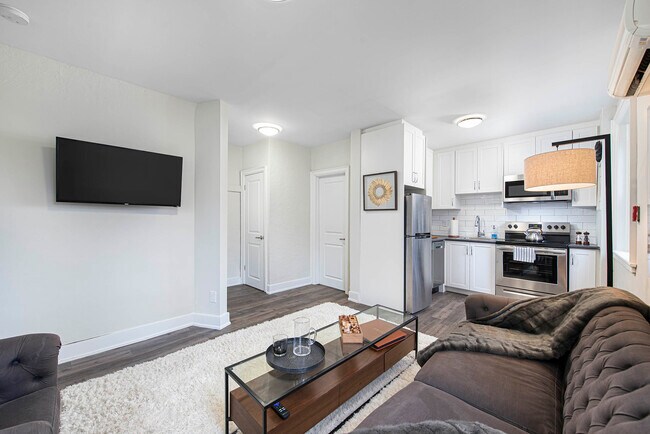86 Tisdale St S
