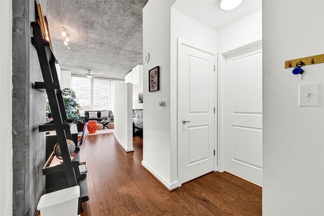 Building Photo - 5925 Almeda Rd Unit 10806