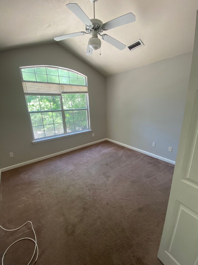 Photo - Lovely Three bedroom/two bath townhouse off Blairstone Road! Unidad #2