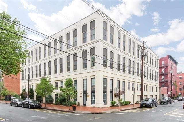 Building Photo - 222 Clinton St Unit 7