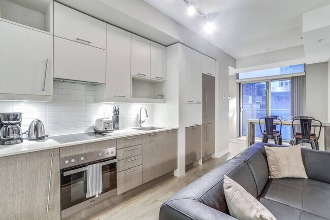 Photo - 255 Queen St W Unit ID1050757P