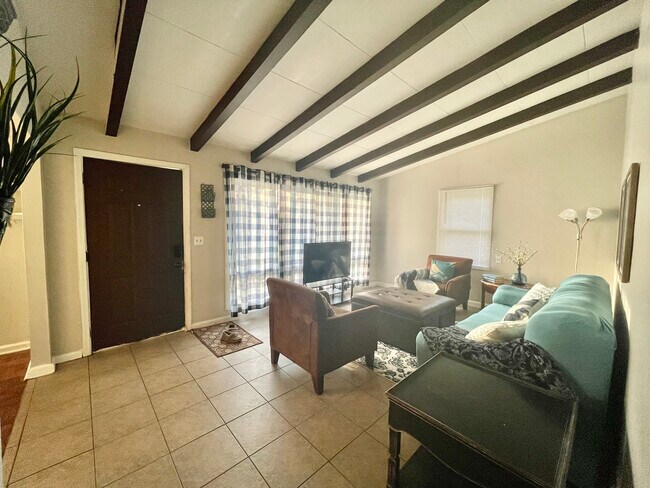 Photo - 302 McCartha Dr