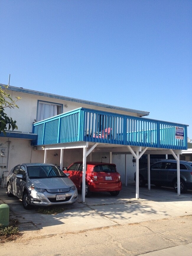 Photo - Ventura - 2 Bdrm 1.5 Bath @ Pierpont Beach Duplex with yard