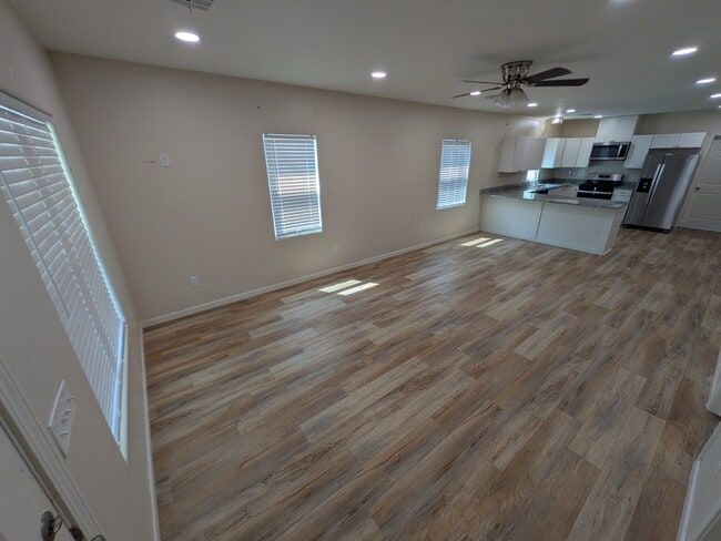 Photo - 924 E Walnut St