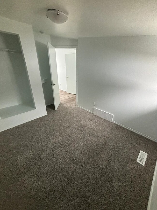 Building Photo - 4225-4117 117 Ave NW Unit 4225 - Bsmt