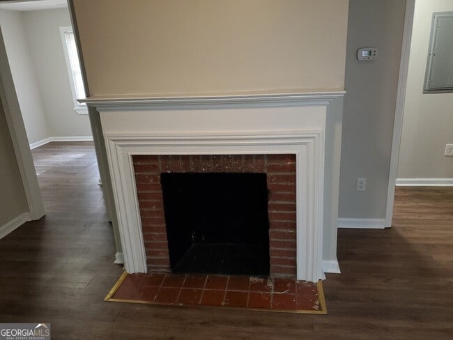 114 W Mary St
