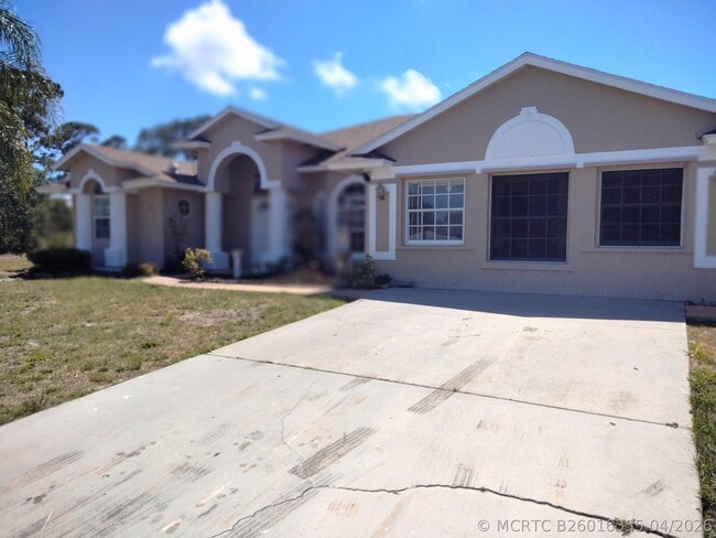 Photo - 312 SW Buzby Ct