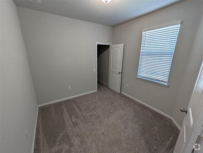 Building Photo - 1404 Schlemmer Plaza Unit 42B Rental
