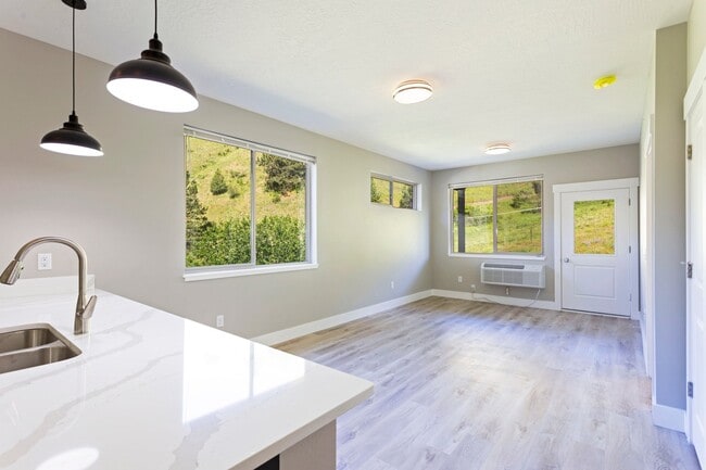 Photo - 648 Highton St Unit 401