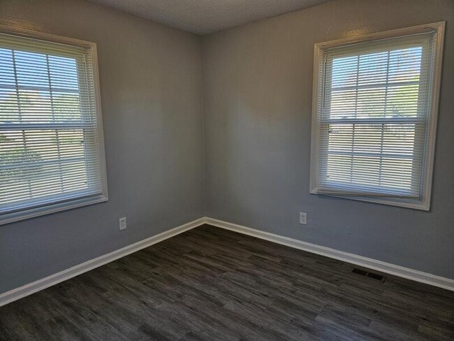 Photo - 410 Desmond Dr