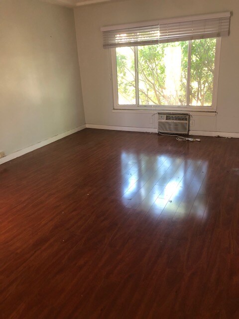 Photo - 1280 N Laurel Ave Unidad 111