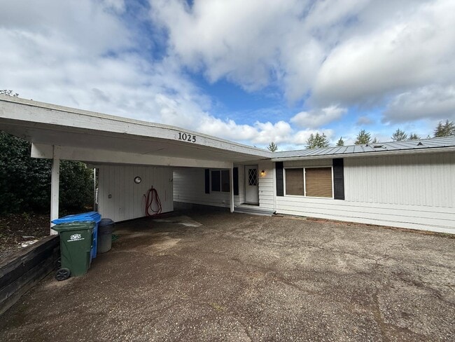 Photo - 1025 Scott Terrace