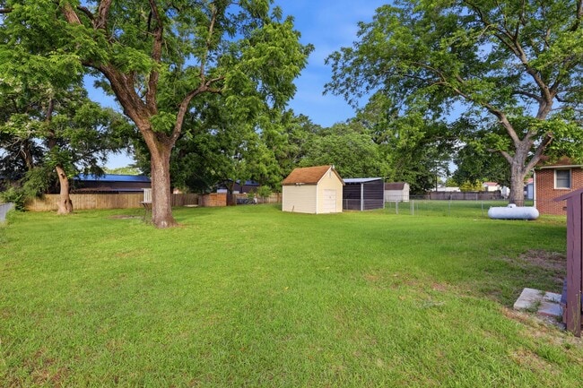 Photo - 611 Forest Knolls Rd
