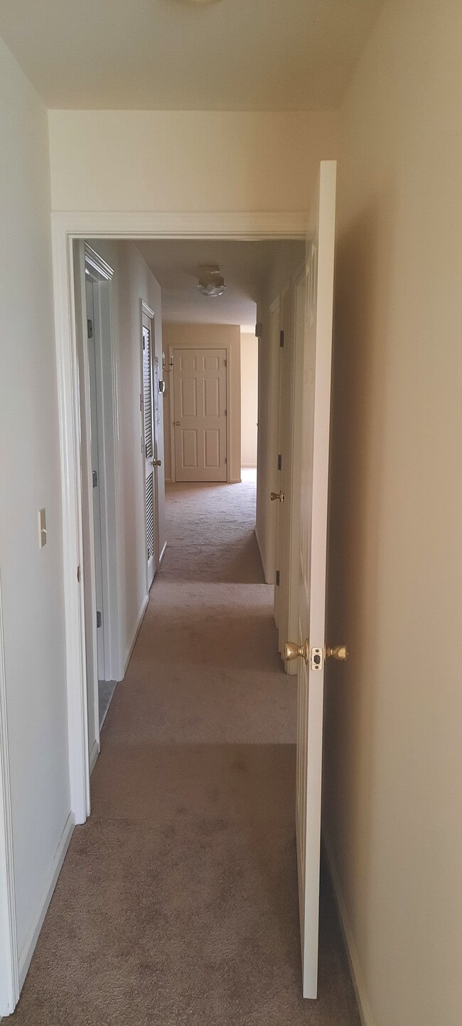 Photo - 64 Isabella Ave Unidad 2nd flr