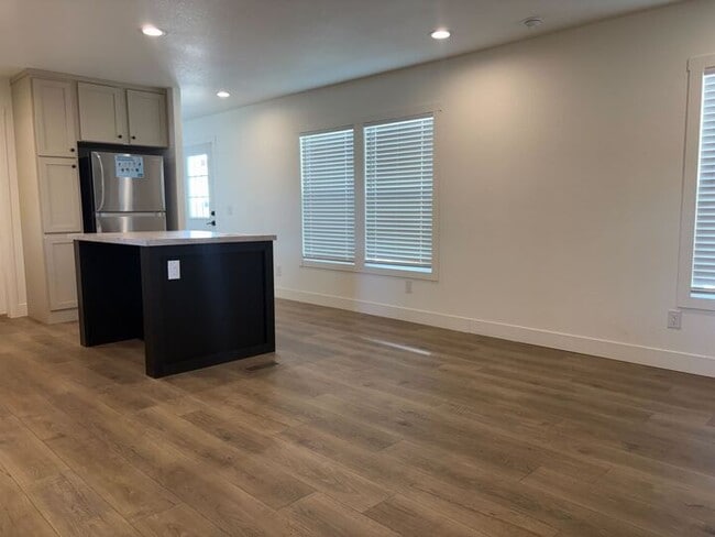 Photo - 2060 N Center St