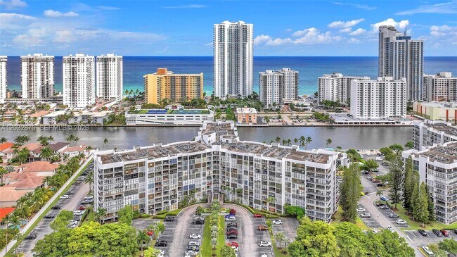 Photo - 1000 Parkview Dr Unit 229