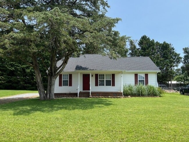 ~Cute 3-Bedroom home w/fenced backyard loc... - ~Cute 3-Bedroom home w/fenced backyard loc...