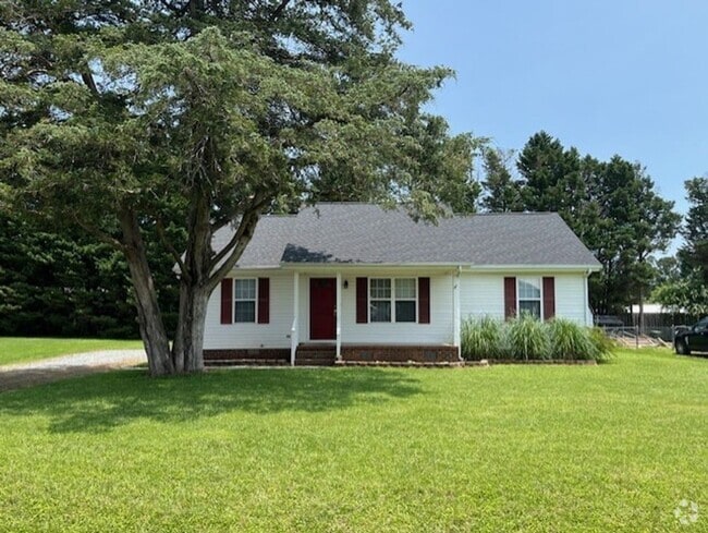 Building Photo - ~Cute 3-Bedroom home w/fenced backyard loc...