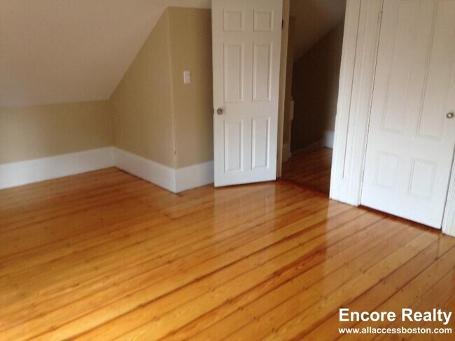 Photo - 23 Highgate St Unit 3