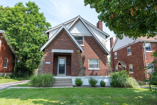 Building Photo - COVEDALE- 3 bedroom 1.5 bath Tudor with up... Rental