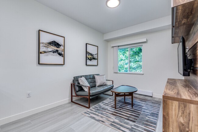 Building Photo - 1168 Pendrell St Unit 202