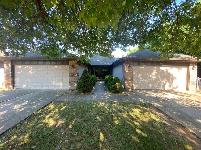 Building Photo - Clifton Duplex Unit 3315 S. Clifton Ave Rental