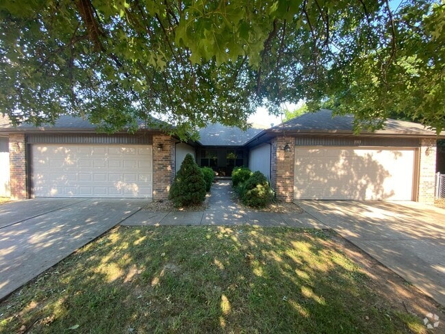 Building Photo - Clifton Duplex Unit 3315 S. Clifton Ave Rental