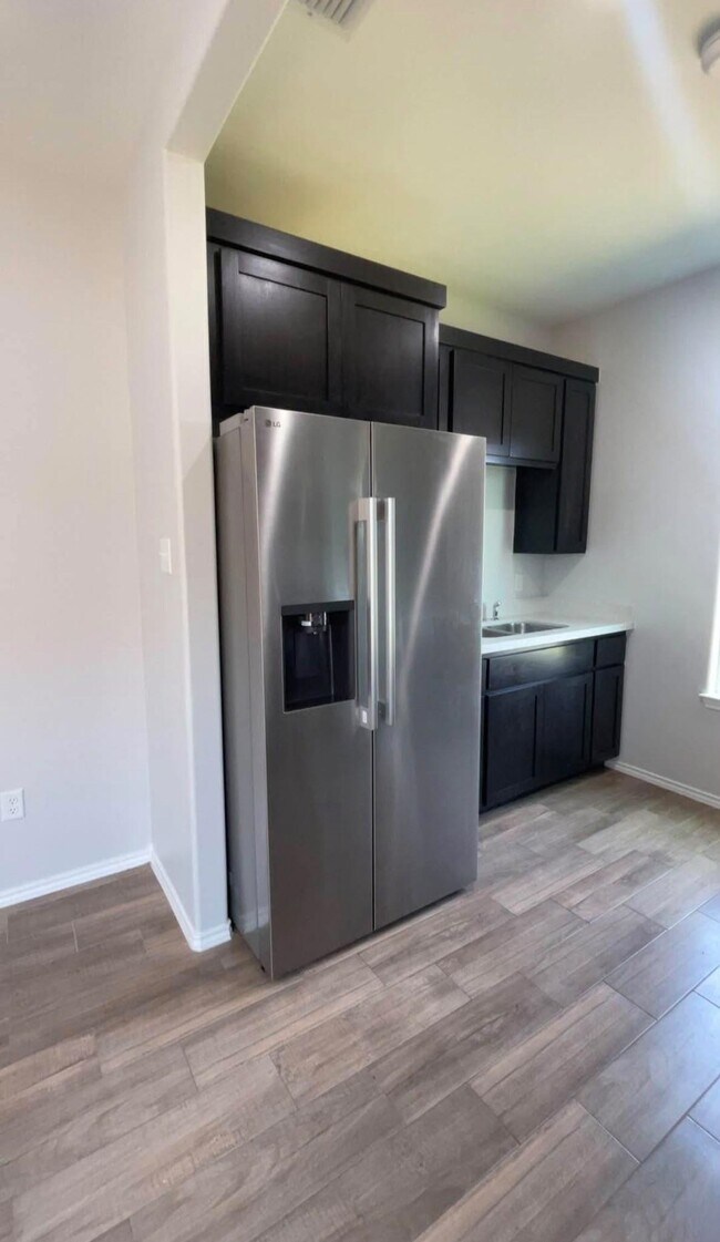 5807 Colegio Ln