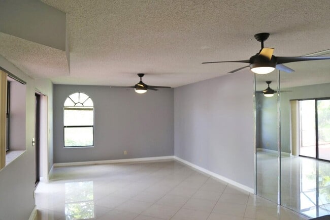 3935 Village Dr Unit A