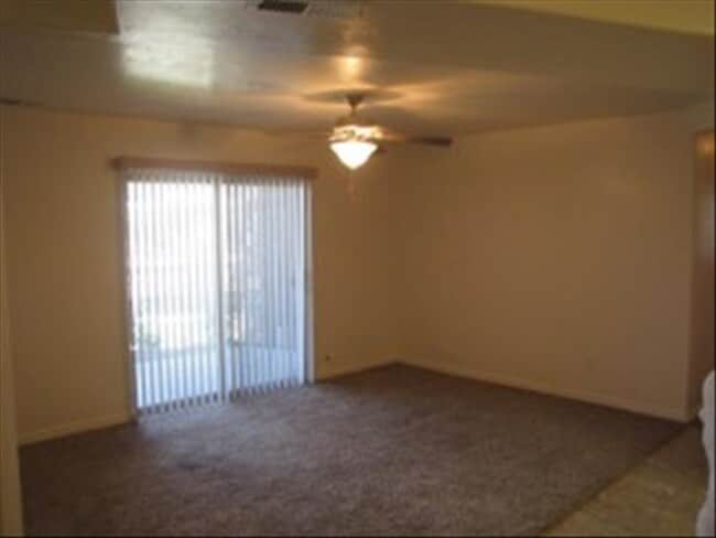 27 W Main St