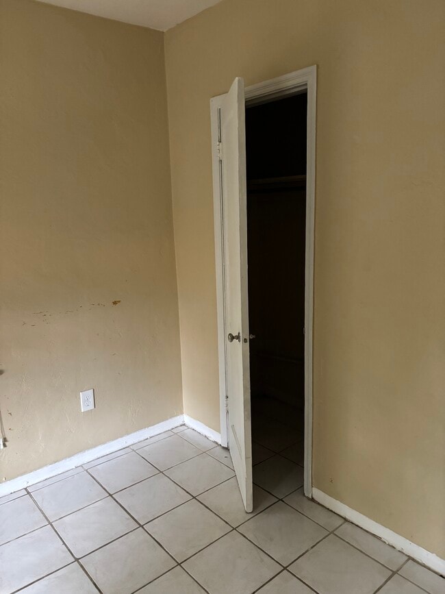 Photo - 1007 NE 112th St