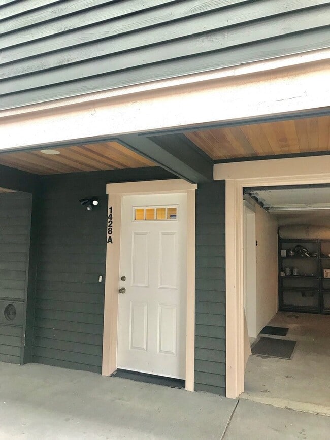 Building Photo - Great town house for rent