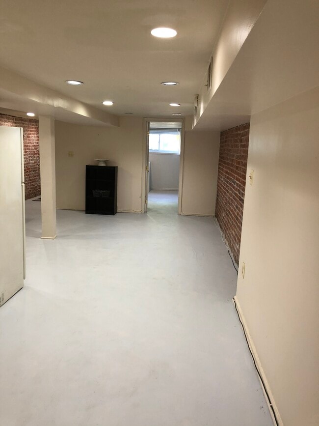 Photo - 902 Westminster St NW