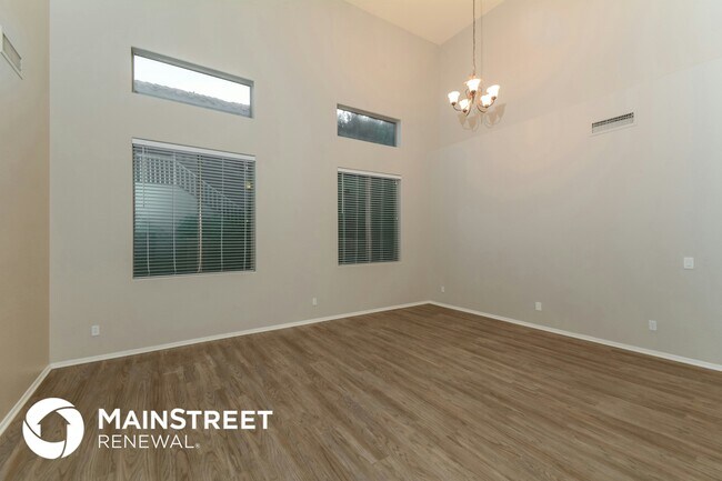 Photo - 17039 W Ipswitch Way