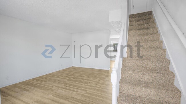 Photo - 815 Golf View Pl