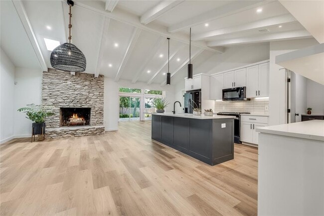 Photo - 1707 Fawn Dr