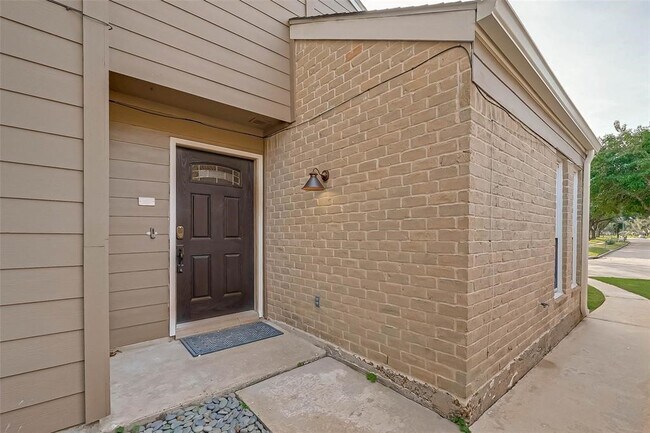 Photo - 12111 Poulson Dr