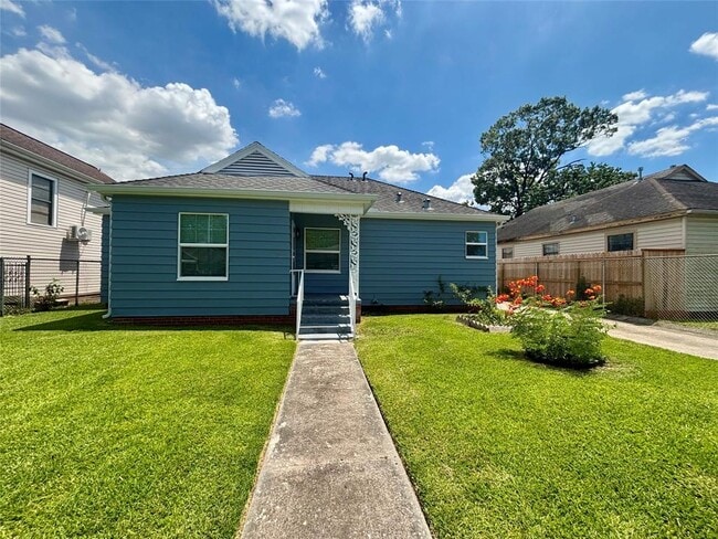 Building Photo - 7402 Japonica St Rental