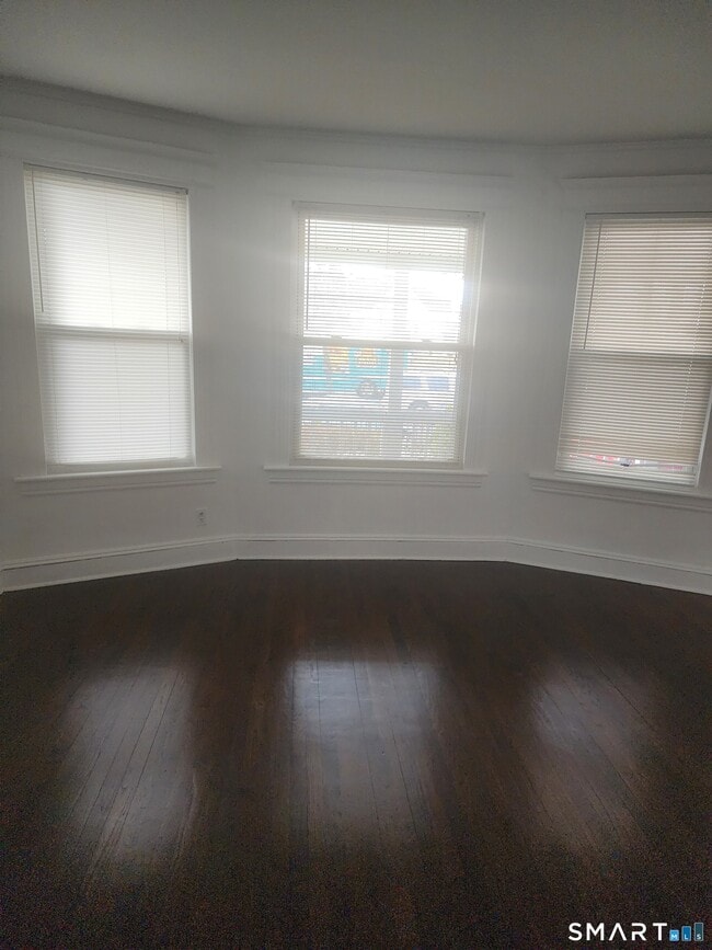 Photo - 2744 Main St