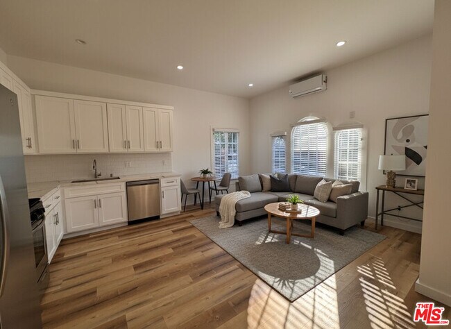 Photo - 1289 W 22nd St Unidad 1289