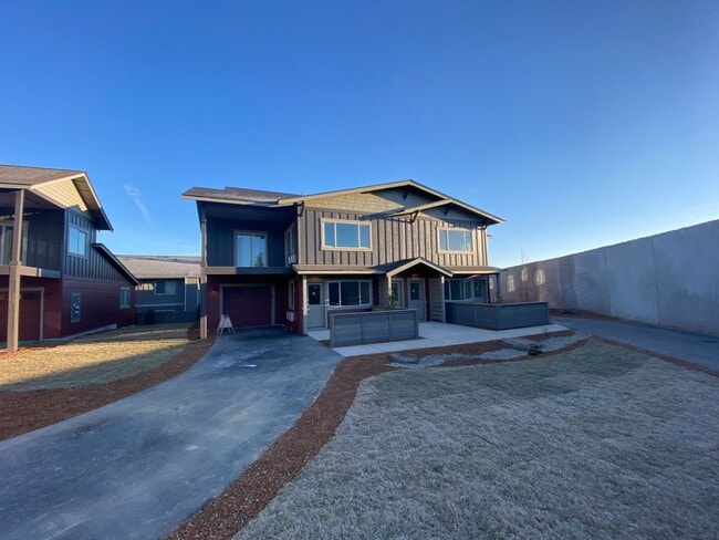 Photo - 198 SW Maricopa Dr Unit A