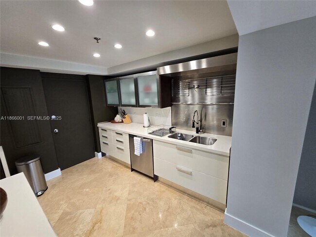 Photo - 11113 Biscayne Blvd Unit 854