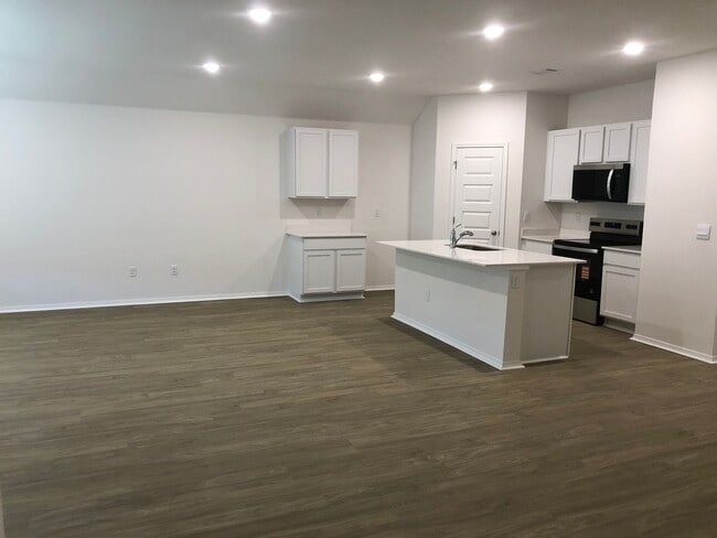 Photo - Rare 4 Bedroom For Rent
