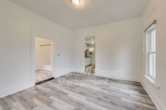 Photo - 2219 Hovey St