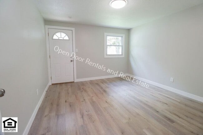 Photo - 711 Lake Ave